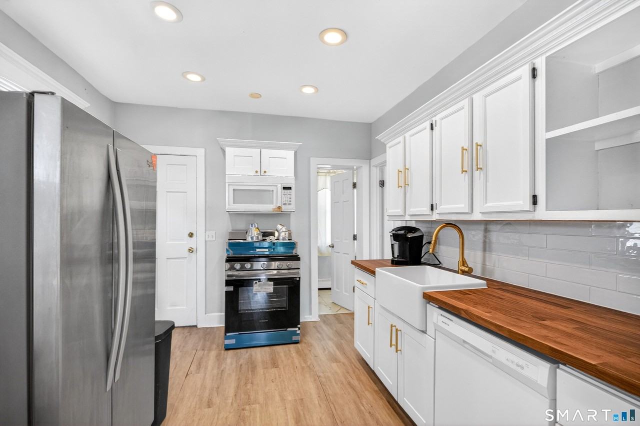 380 Gurdon St #1 - Photo 2 of 10