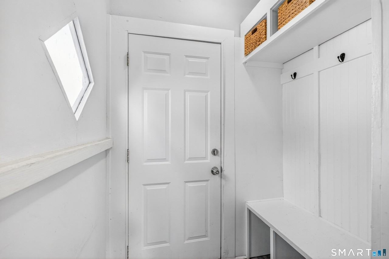 380 Gurdon St #1 - Photo 3 of 10