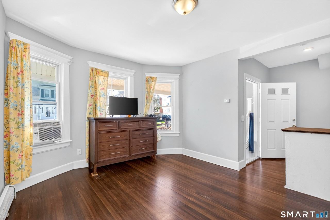 380 Gurdon St #1 - Photo 5 of 10