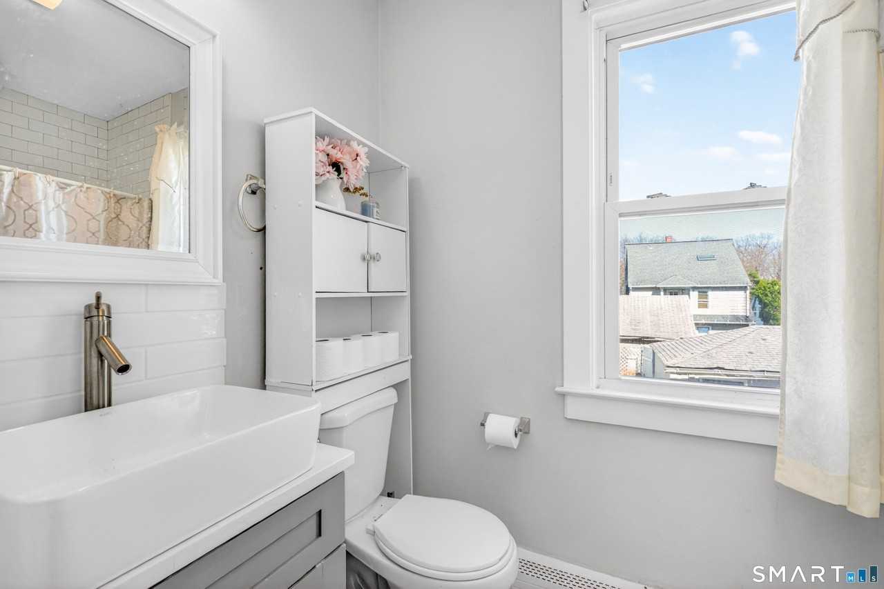 380 Gurdon St #1 - Photo 6 of 10