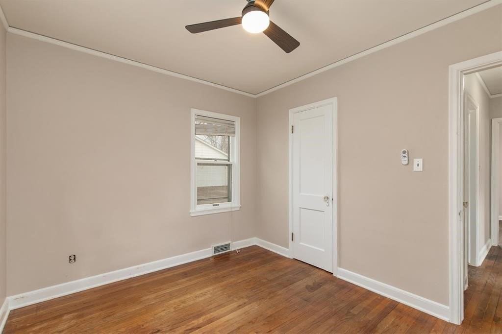 1734 45th St - Photo 5 of 10