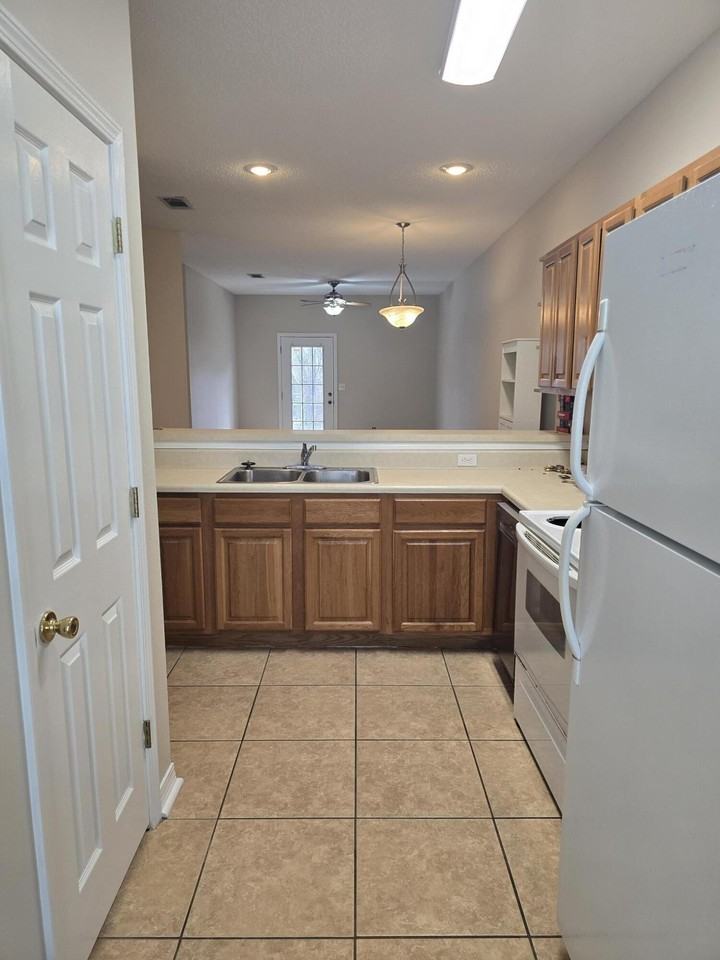 204 Ann Cir #C - Photo 2 of 15