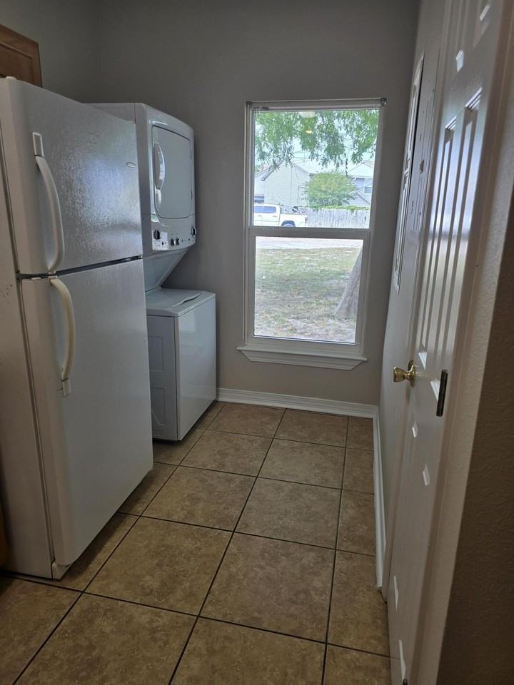 204 Ann Cir #C - Photo 4 of 15