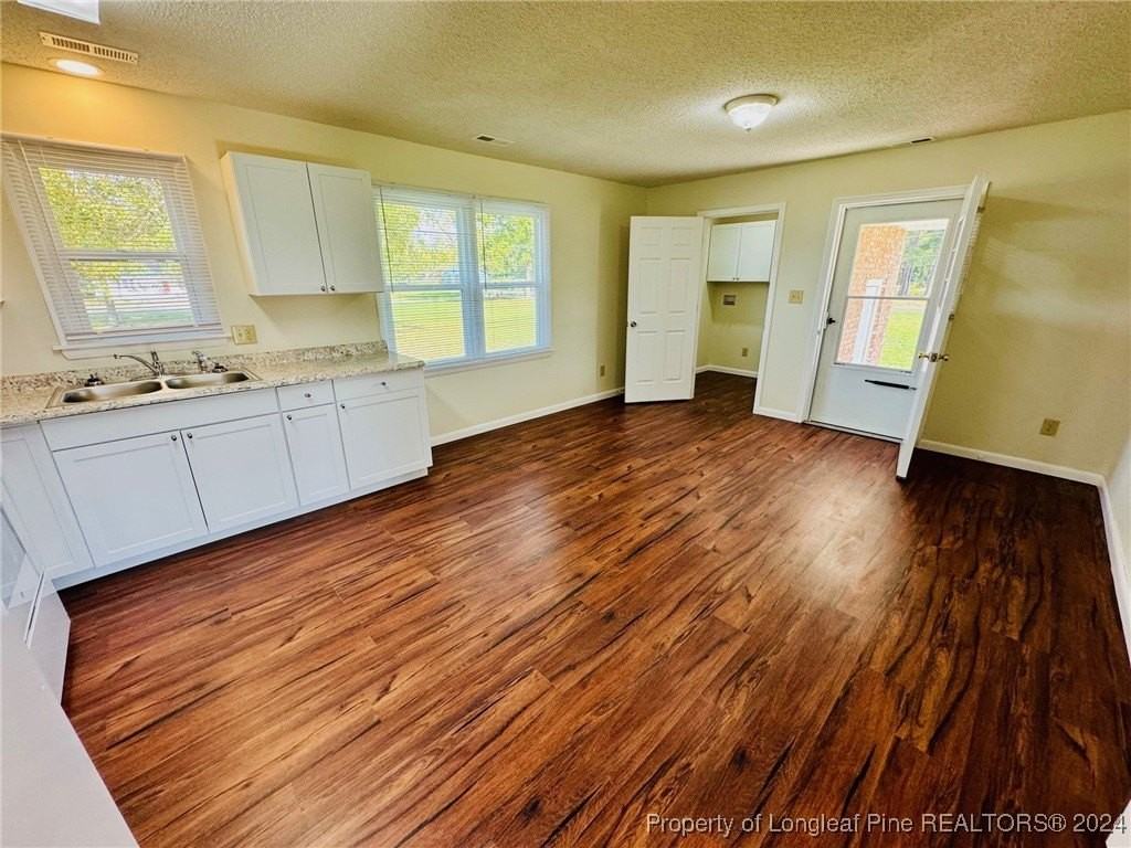 105 E Railroad St - Photo 7 of 25