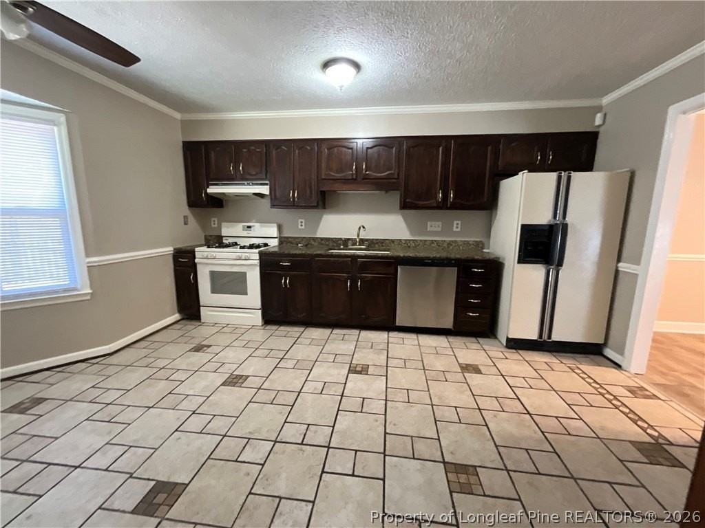 619 Lufkin Cir - Photo 7 of 19