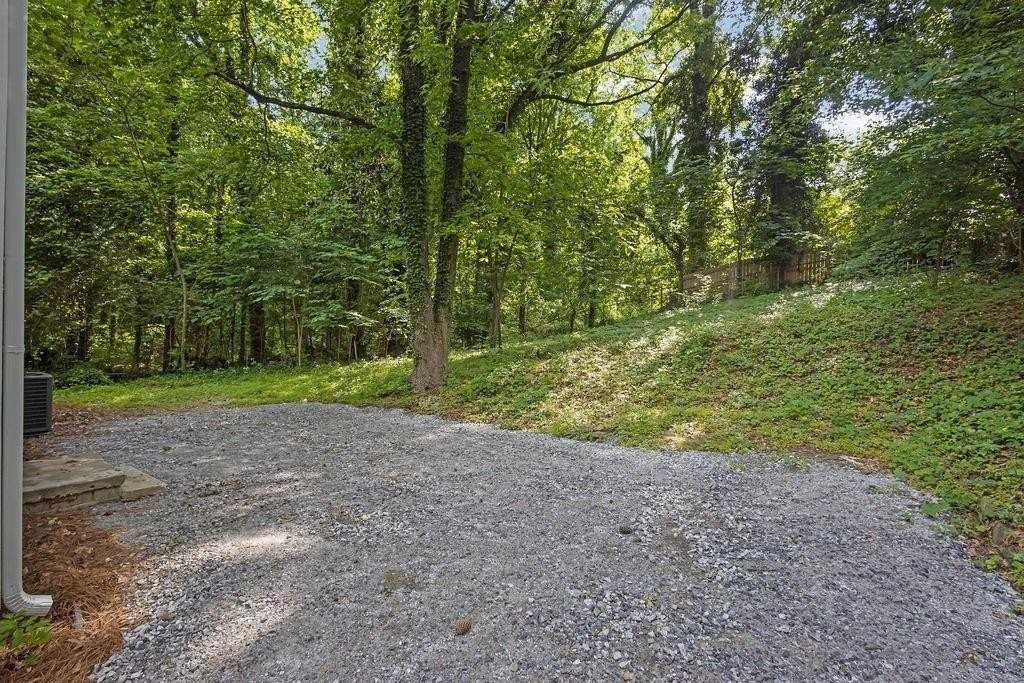 1080 Westmont Rd Sw - Photo 7 of 20