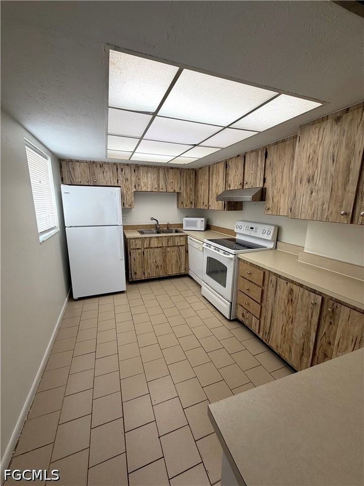 521 Ne 24th Pl #2 - Photo 2 of 19