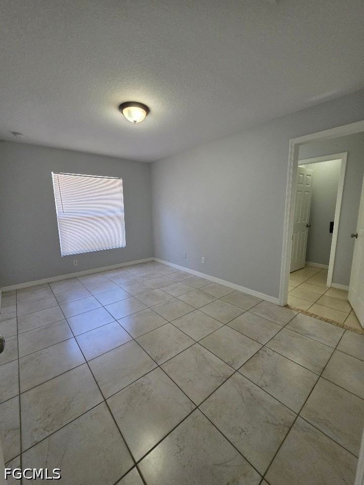 332 Rogen St - Photo 5 of 16