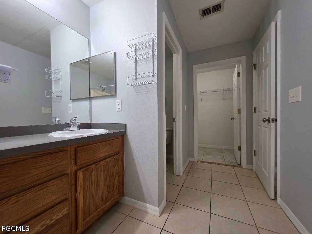 332 Rogen St - Photo 7 of 16