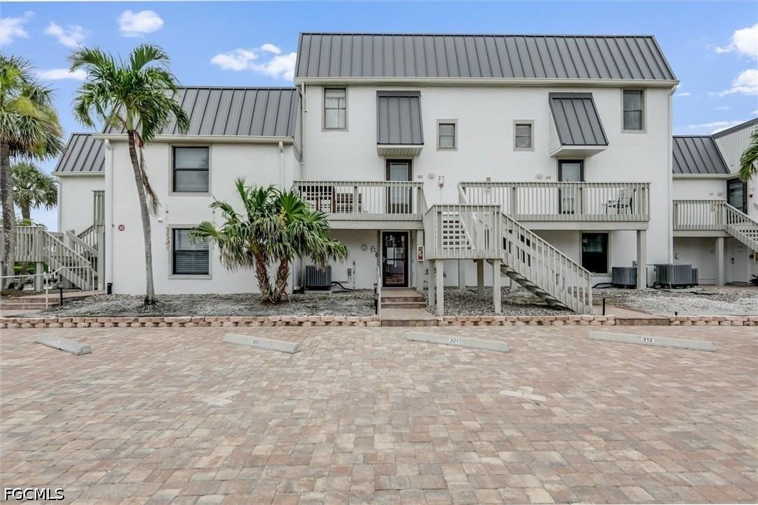 760 Sextant Dr #321 - Photo 4 of 40