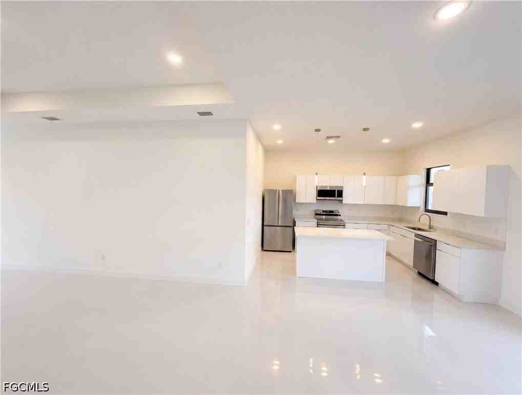 4333 Nw 34th Ln - Photo 7 of 25