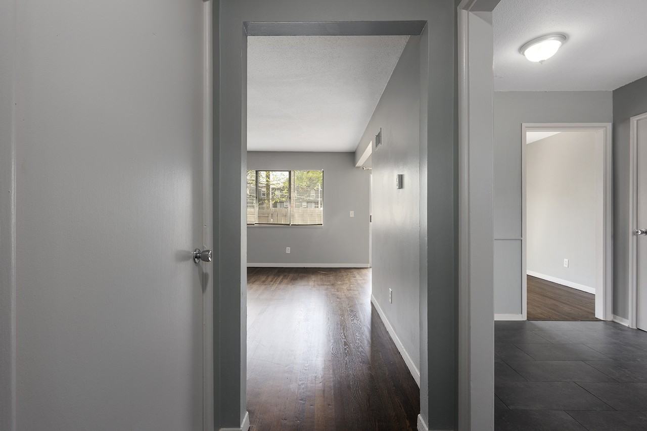 Ashton Court Apts - Photo 3 of 50