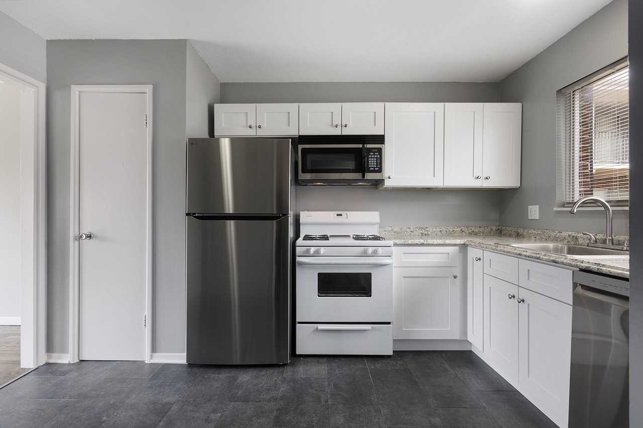 Ashton Court Apts - Photo 4 of 50