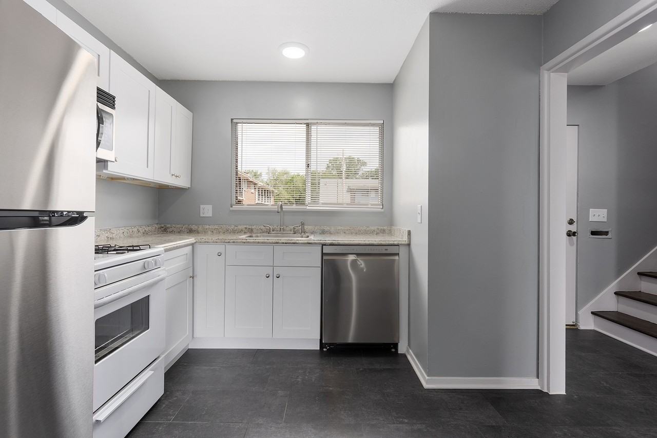 Ashton Court Apts - Photo 5 of 50