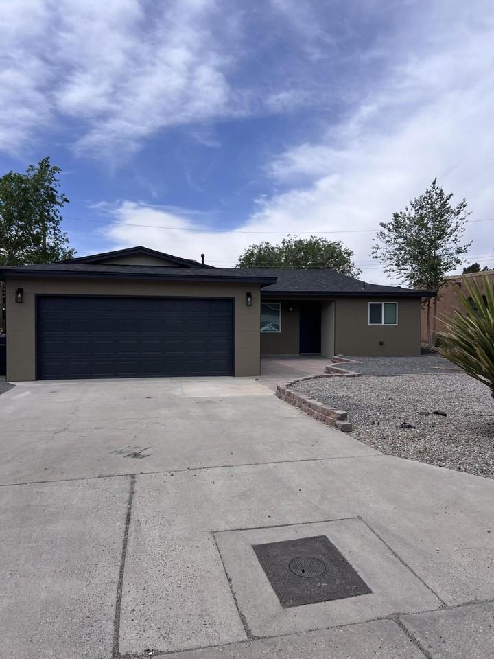 905 La Charles Dr Ne - Photo 2 of 27