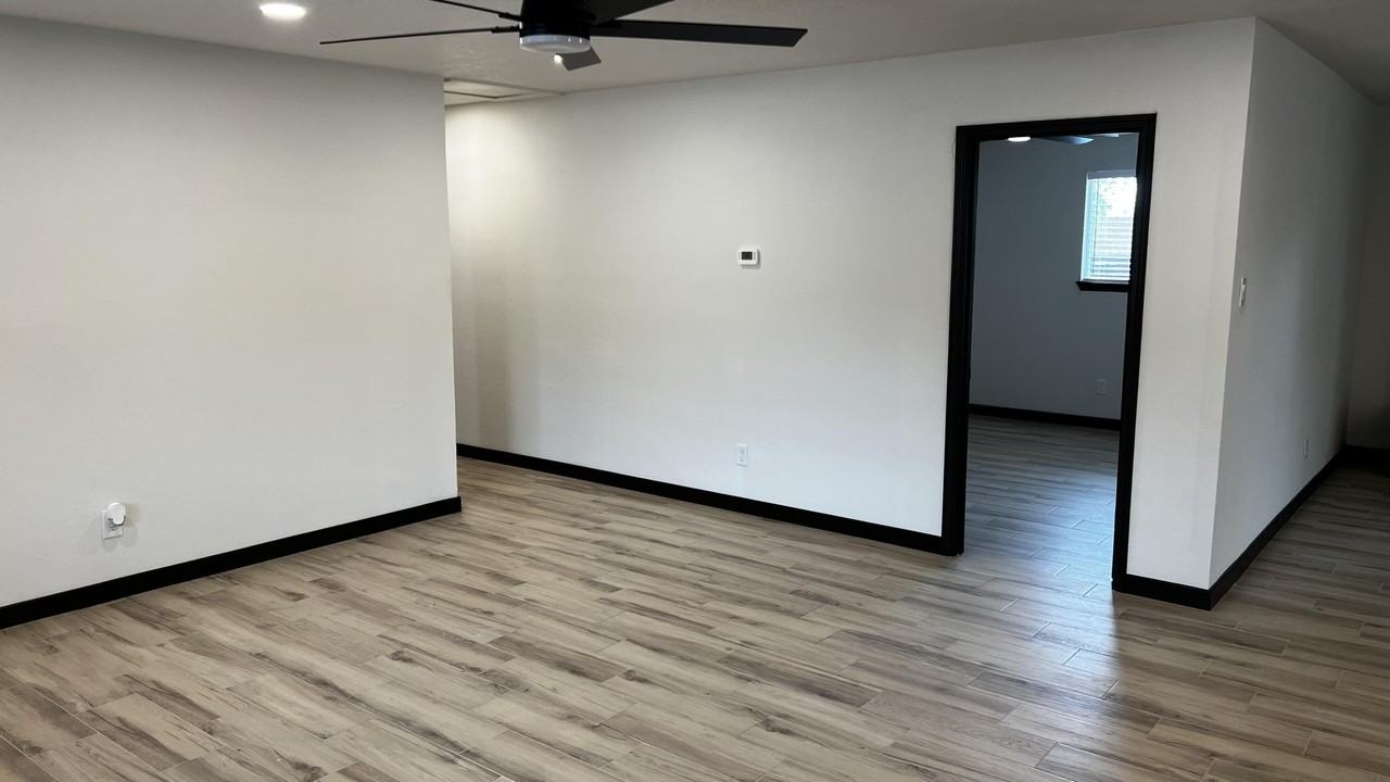 905 La Charles Dr Ne - Photo 5 of 27