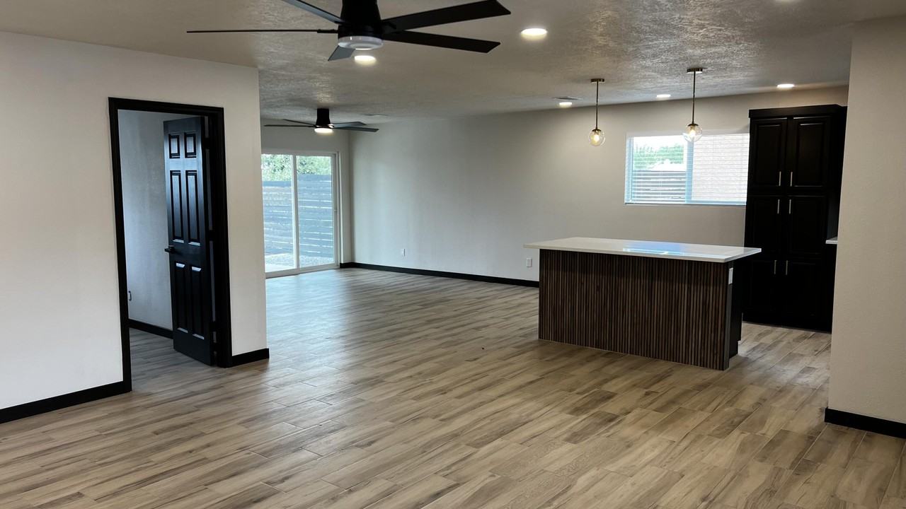 905 La Charles Dr Ne - Photo 6 of 27