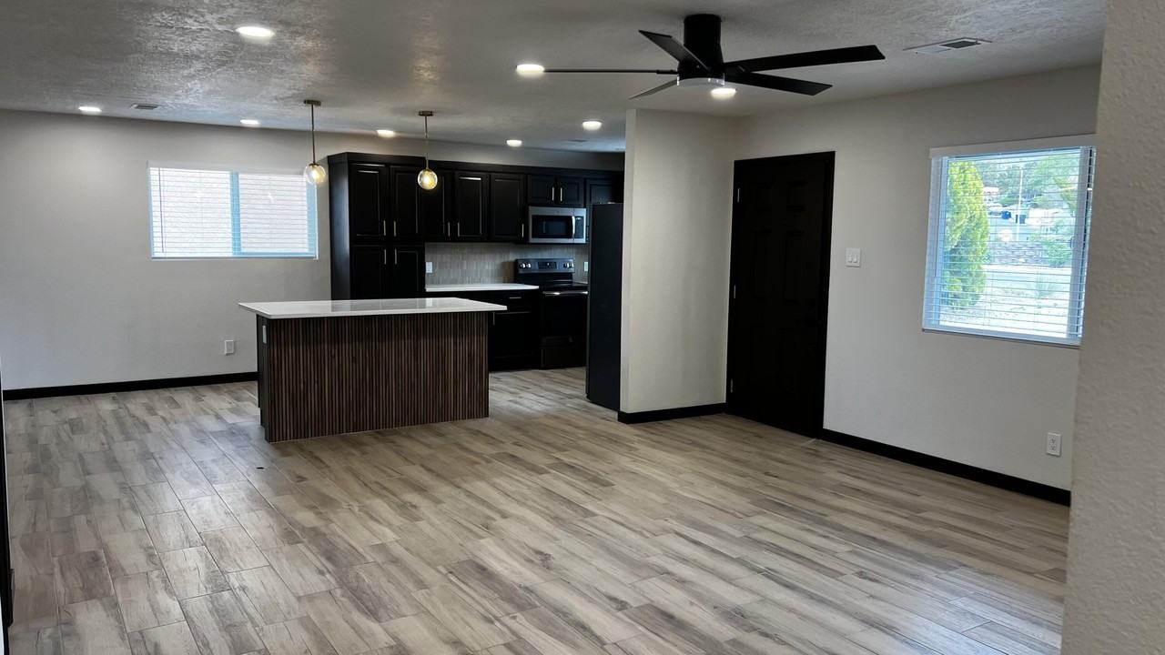 905 La Charles Dr Ne - Photo 7 of 27