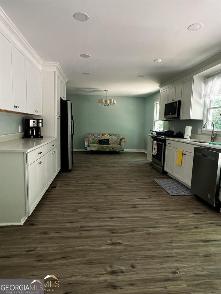 208 Swanson Rdg - Photo 7 of 40