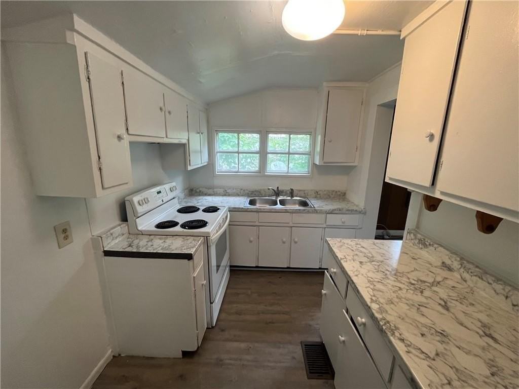 110 W 15th St - Photo 6 of 19