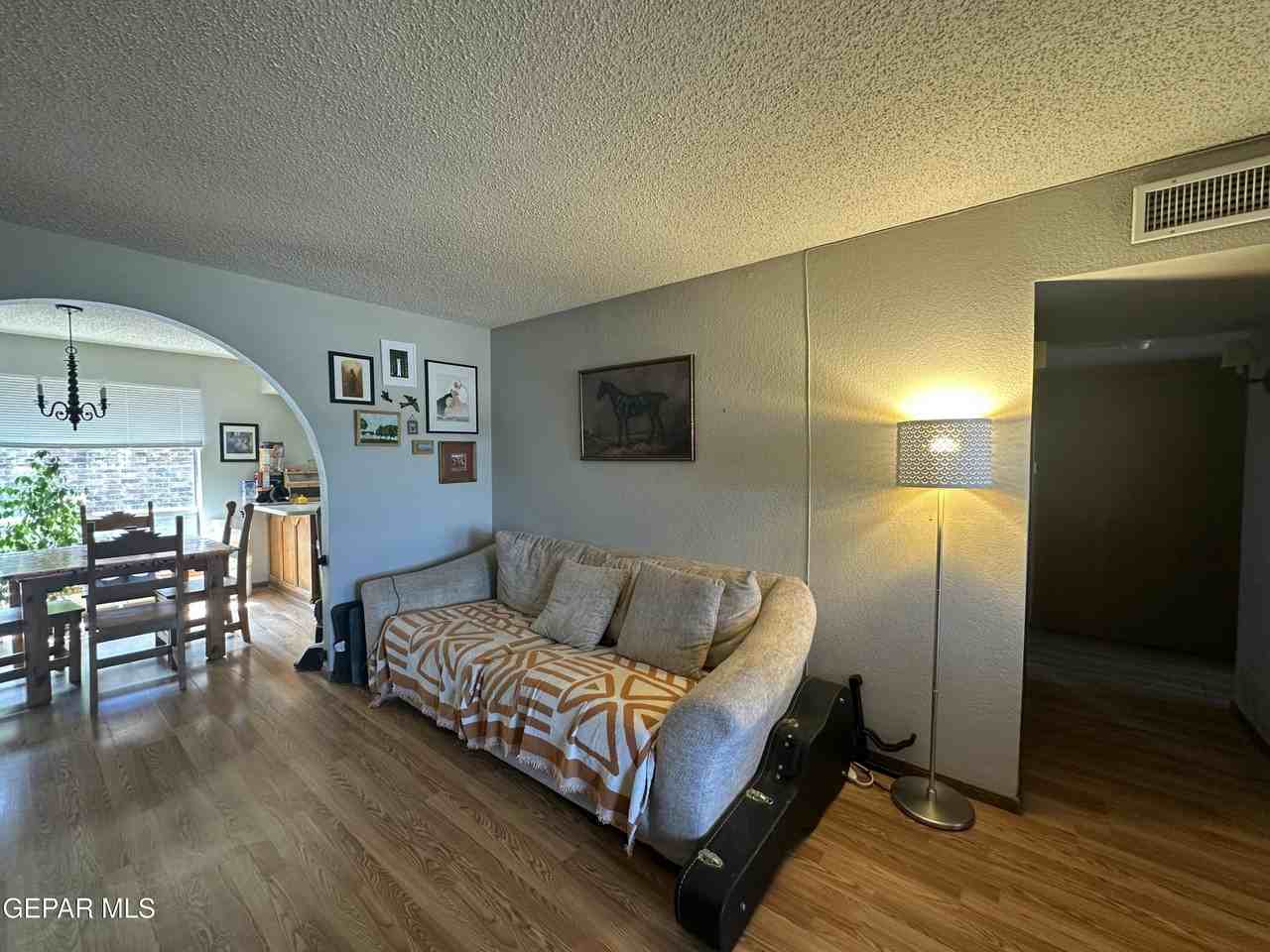 504 E University Ave - Photo 5 of 23