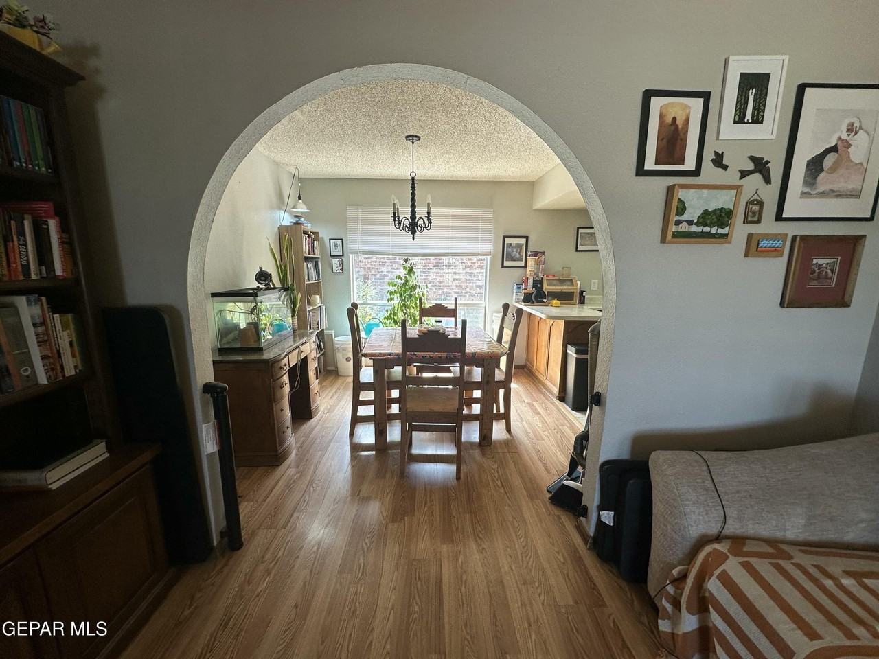 504 E University Ave - Photo 6 of 23