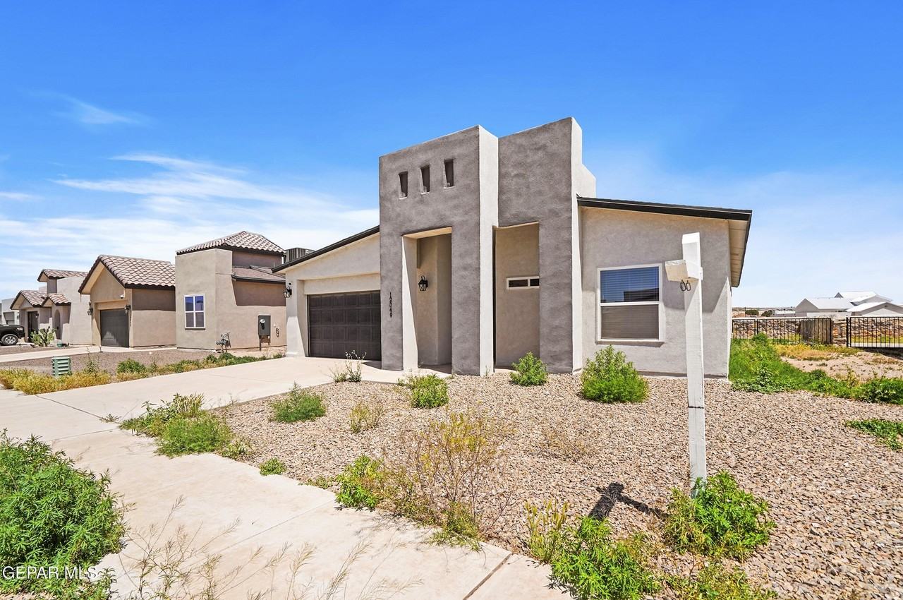 12049 Hidden Gardens Pl - Photo 2 of 31