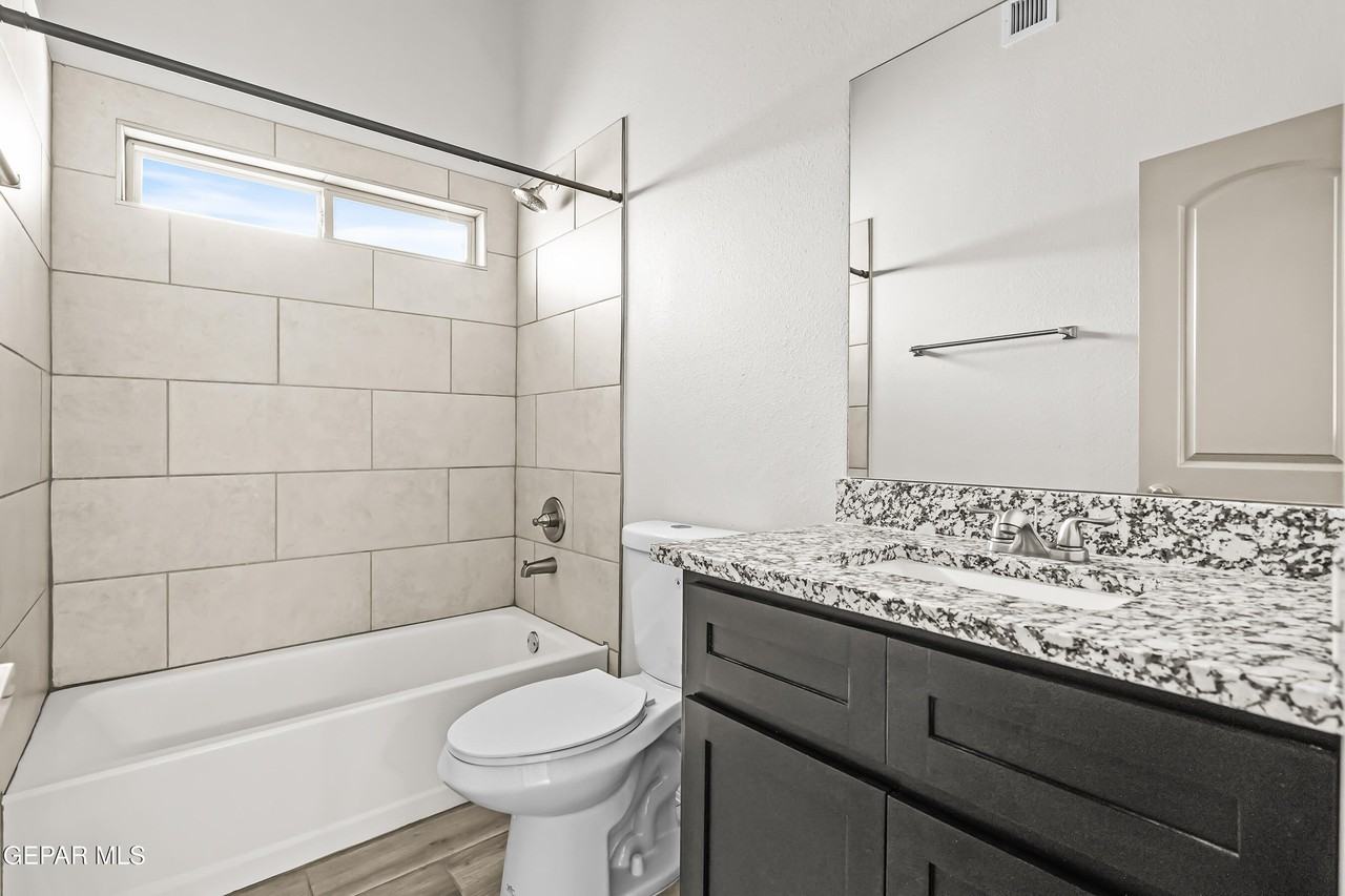 12049 Hidden Gardens Pl - Photo 6 of 31