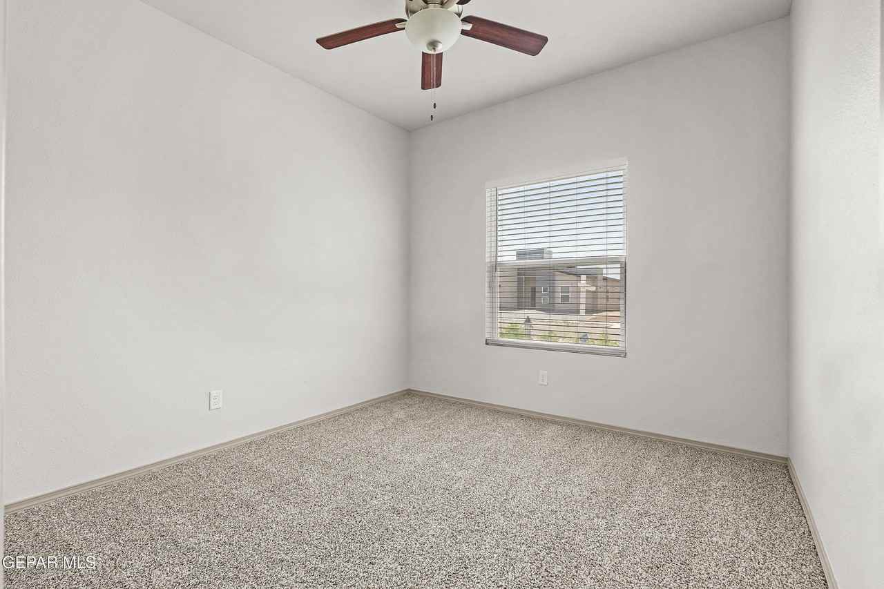 12049 Hidden Gardens Pl - Photo 7 of 31