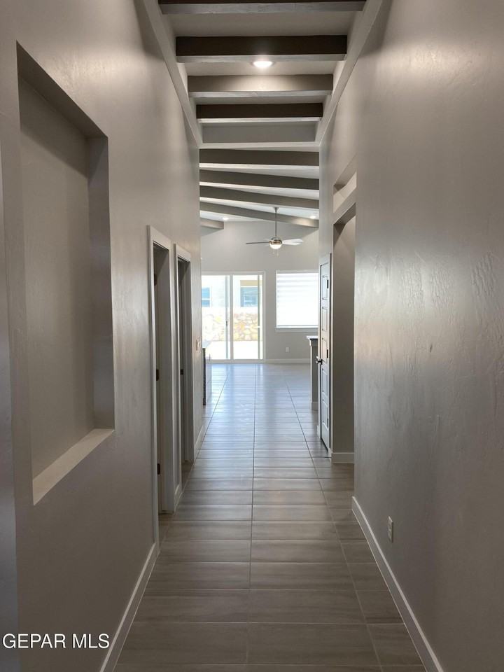 12360 Desert Wolf Ave - Photo 3 of 34