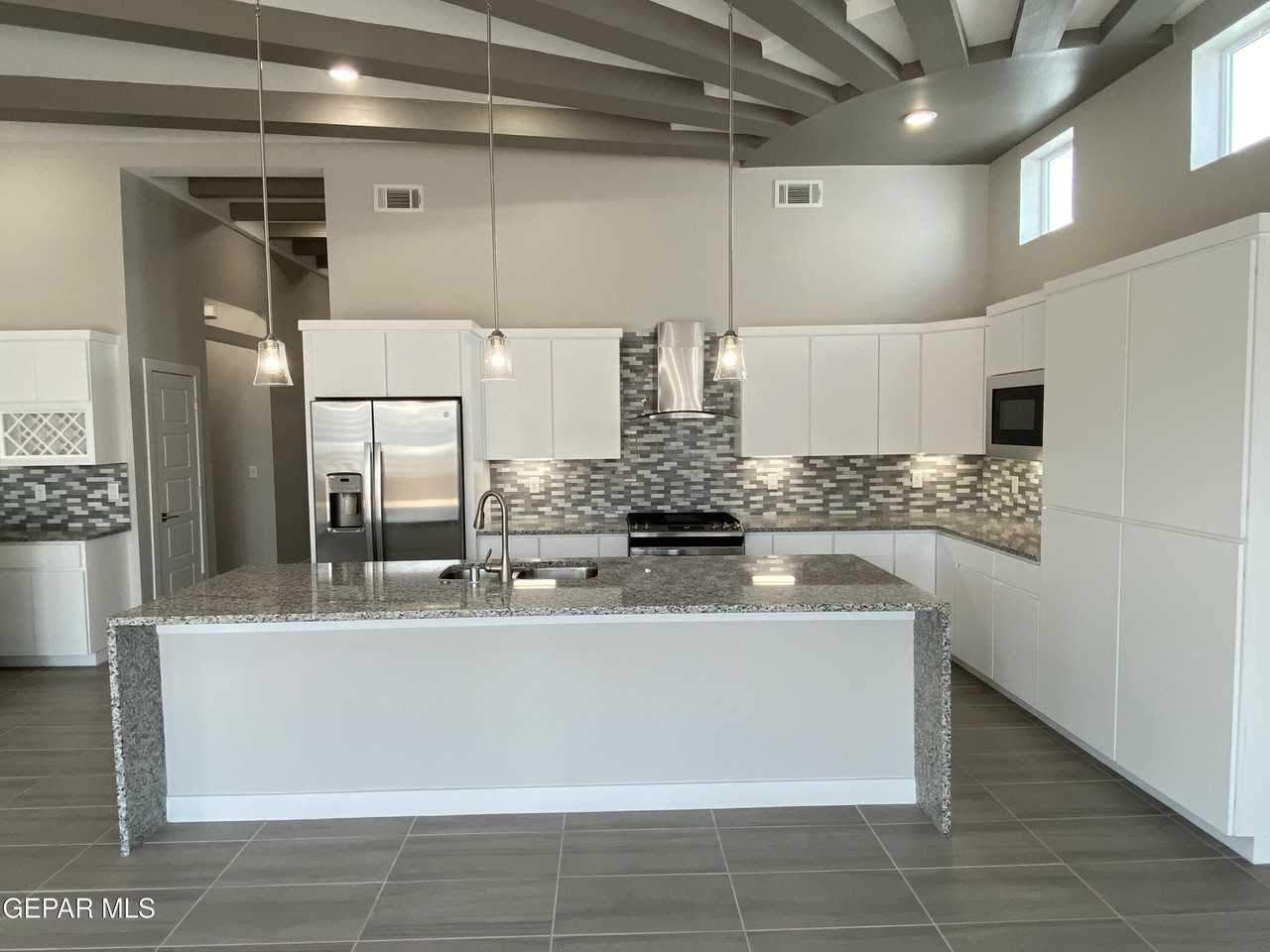 12360 Desert Wolf Ave - Photo 7 of 34