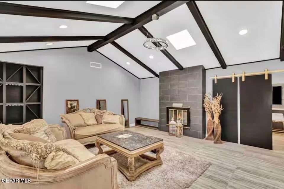 9100 Parkland Dr - Photo 4 of 18