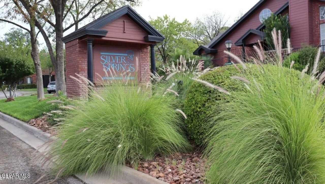 31 Stratford Hall Cir - Photo 2 of 50