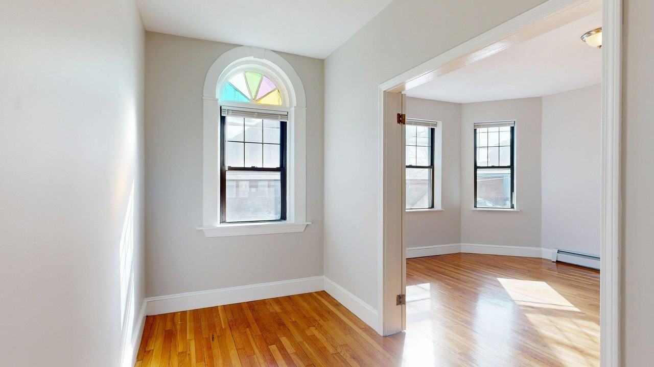 52 Clark Avenue - Photo 5 of 50