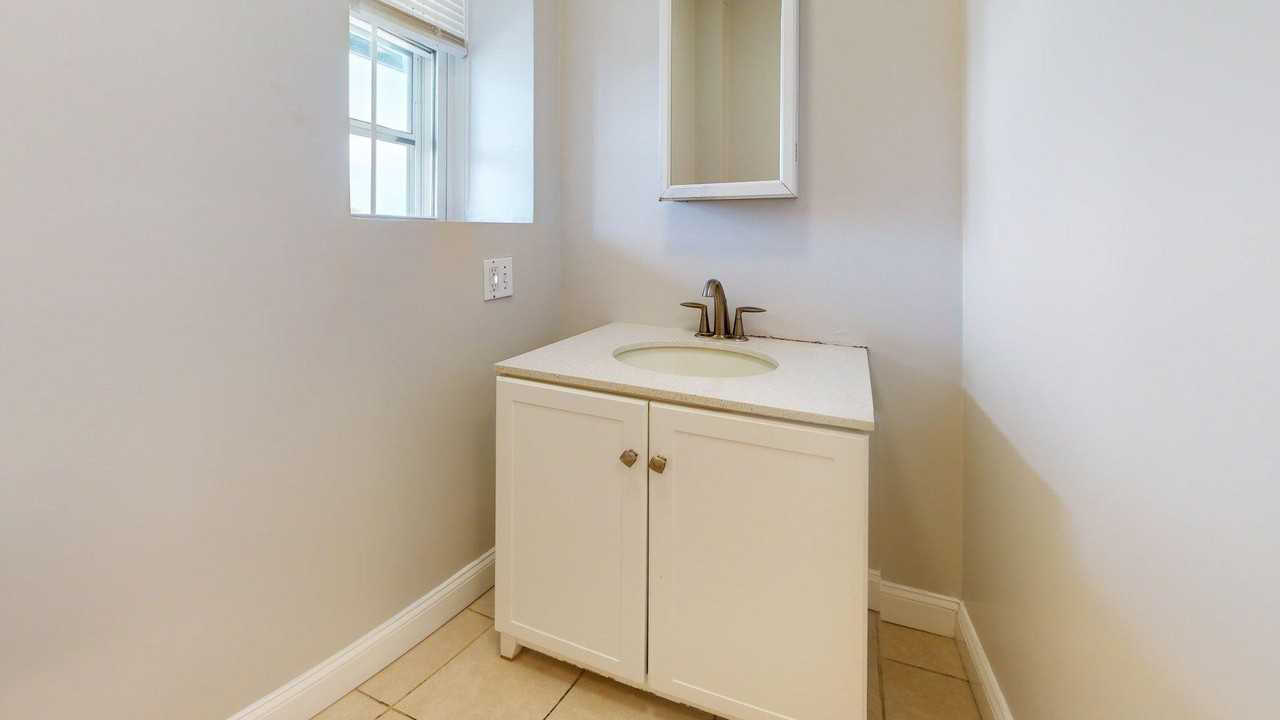 972-974 Saratoga Street - Photo 4 of 37