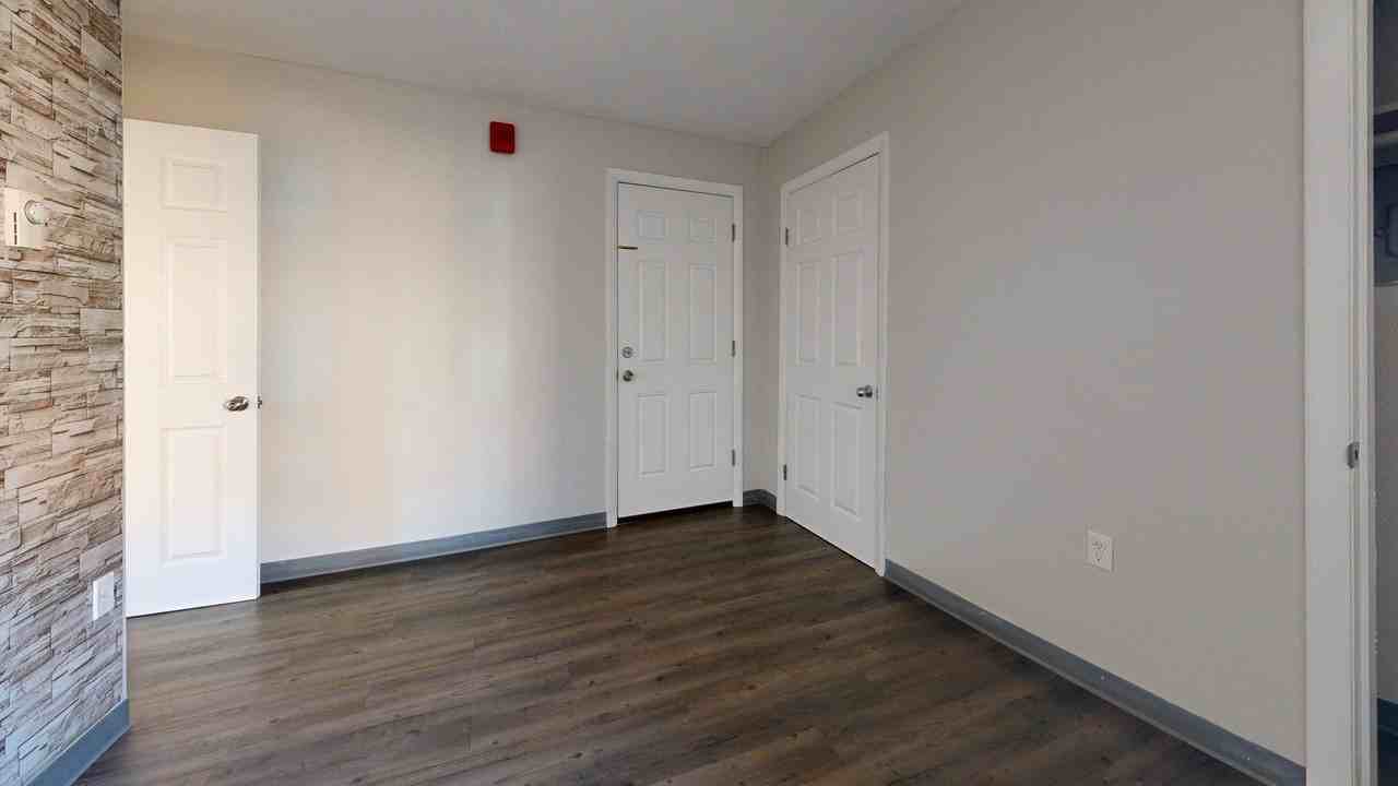 298-300 Meridian Street - Photo 3 of 30