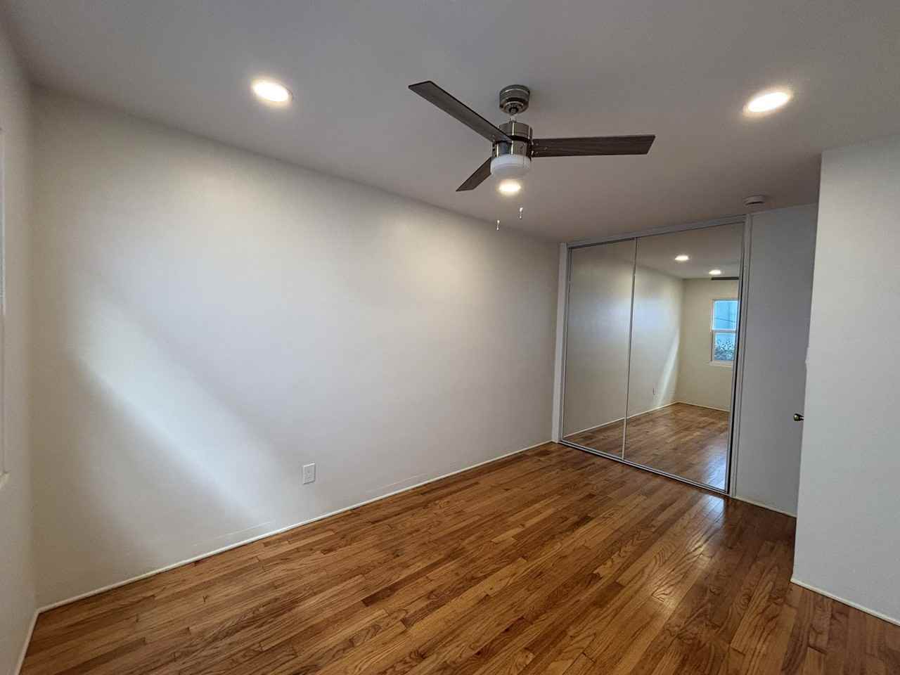 4941-4947 Saratoga Avenue - Photo 7 of 14