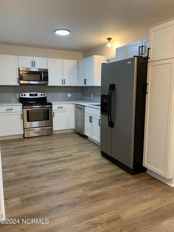 1004 Windrace Trl - Photo 3 of 14