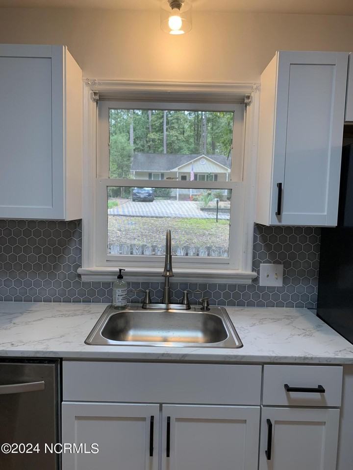 1004 Windrace Trl - Photo 4 of 14