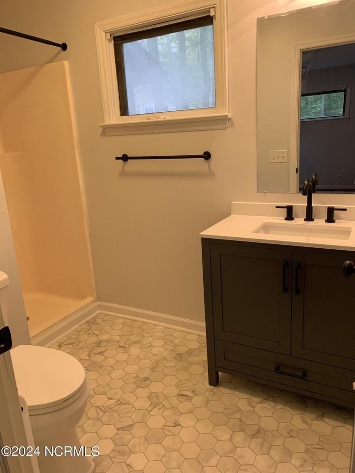 1004 Windrace Trl - Photo 6 of 14