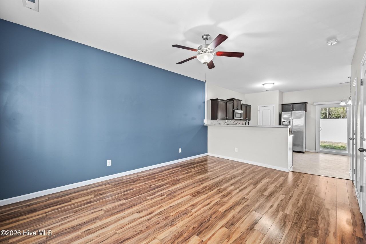 525 Oyster Rock Ln - Photo 4 of 22