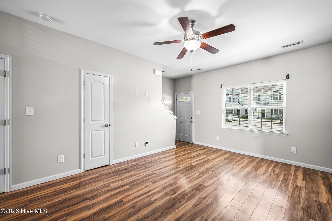 525 Oyster Rock Ln - Photo 5 of 22