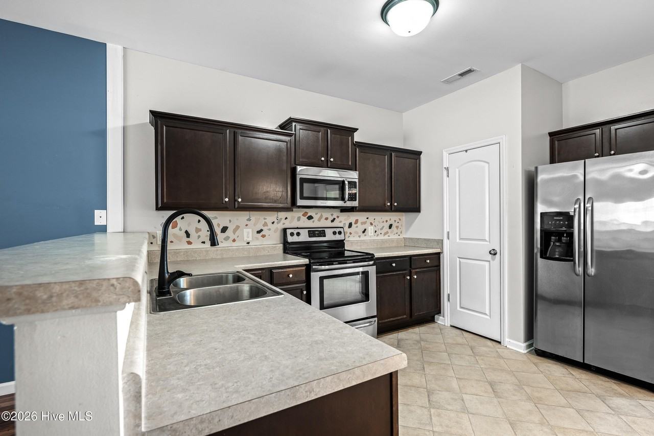 525 Oyster Rock Ln - Photo 6 of 22