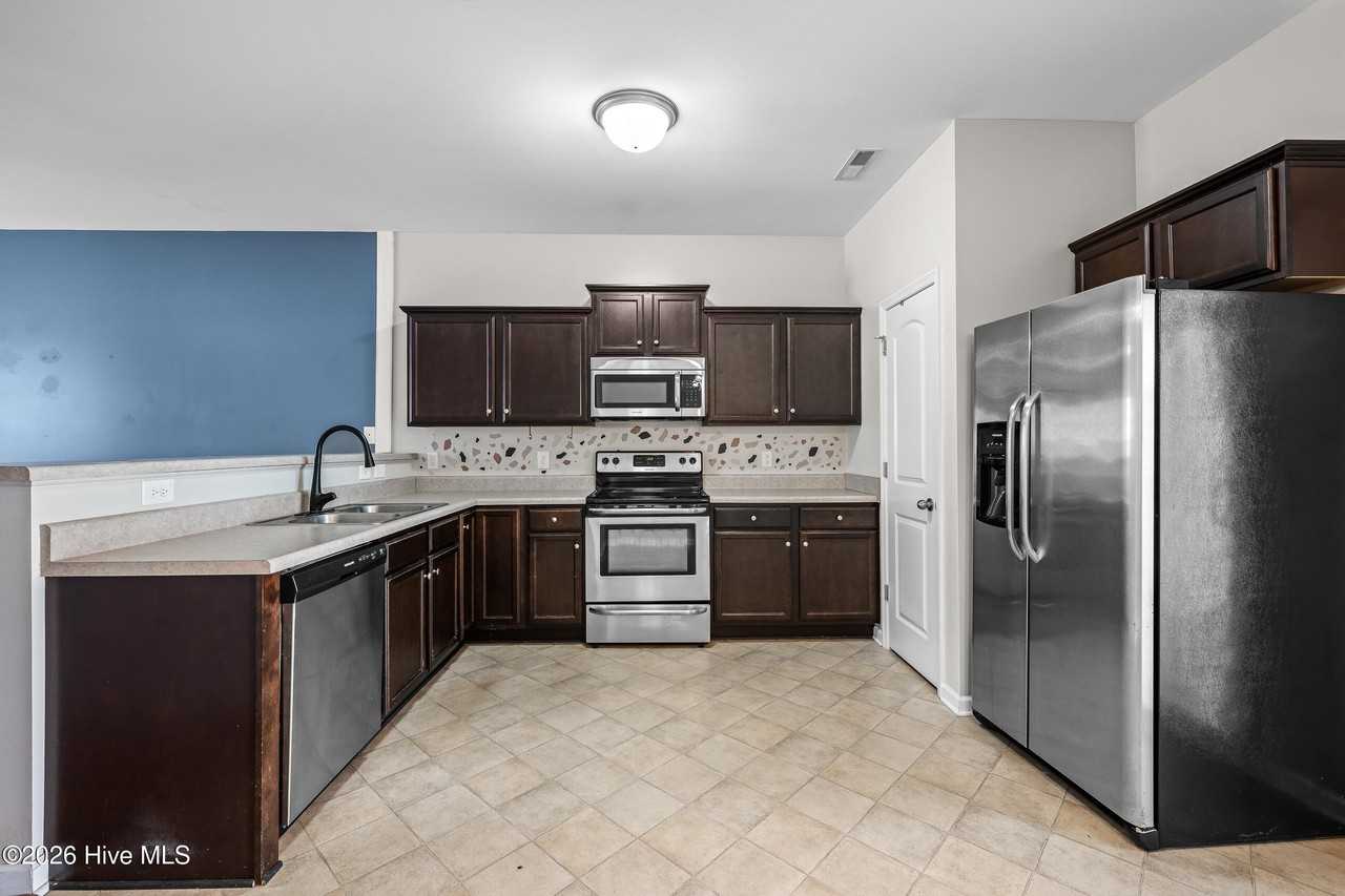 525 Oyster Rock Ln - Photo 7 of 22