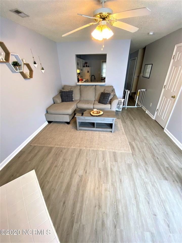 303 Meadowbrook Ln - Photo 3 of 6