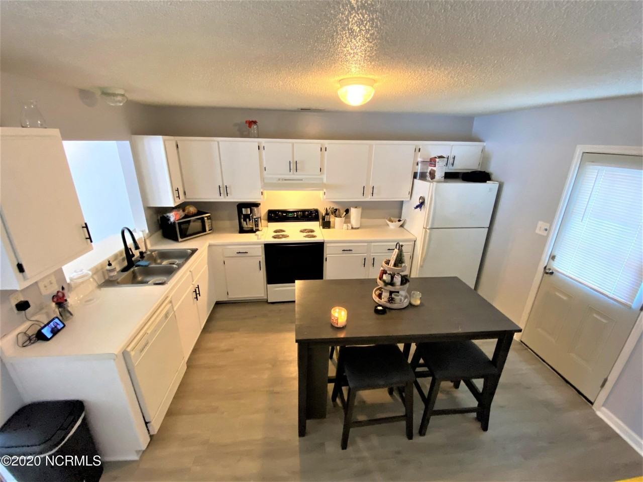 303 Meadowbrook Ln - Photo 4 of 6