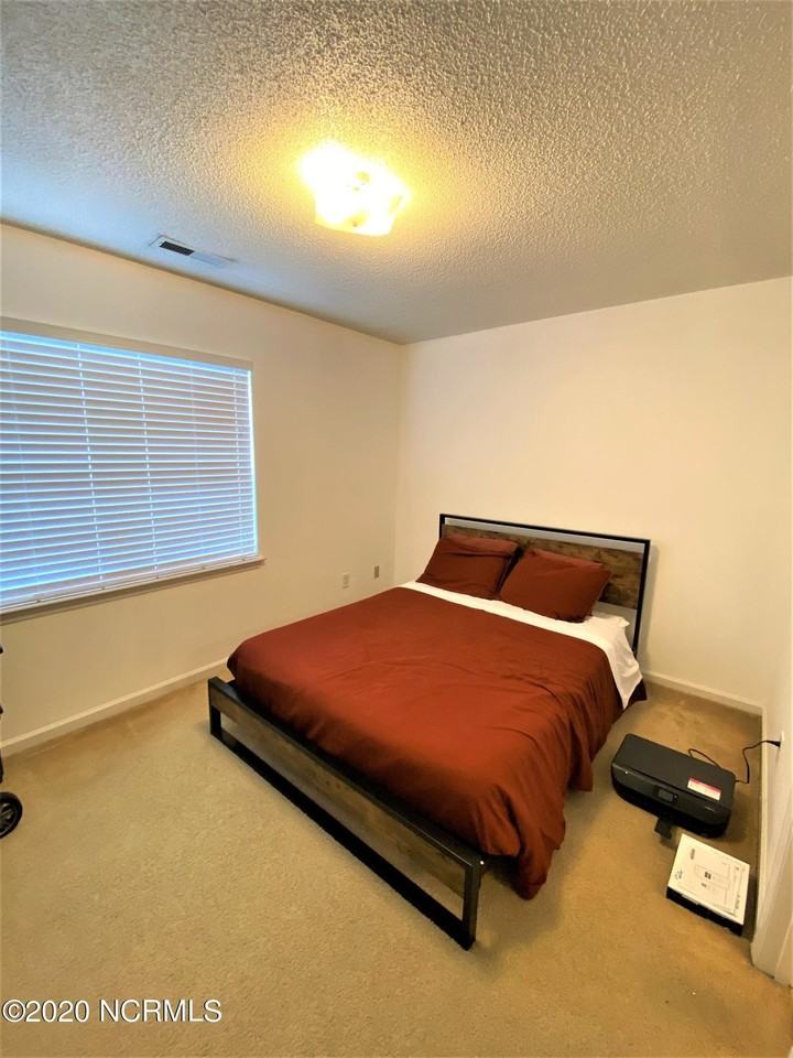 303 Meadowbrook Ln - Photo 5 of 6