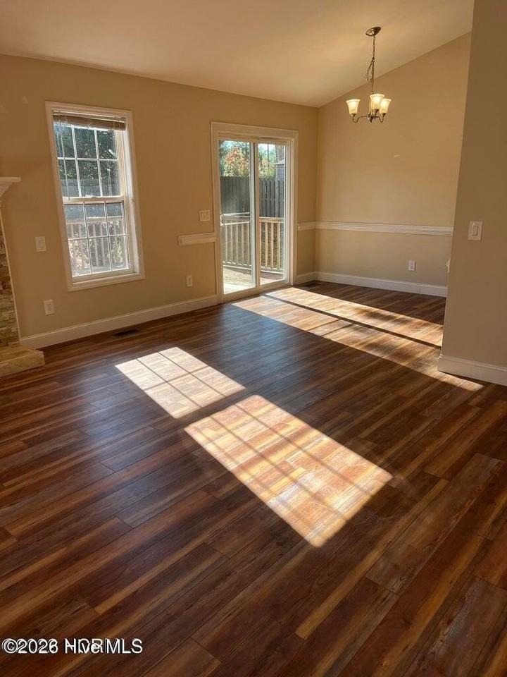 120 Wheeling Dr - Photo 2 of 8