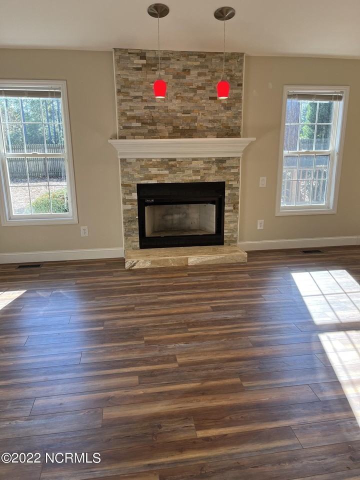 120 Wheeling Dr - Photo 3 of 8