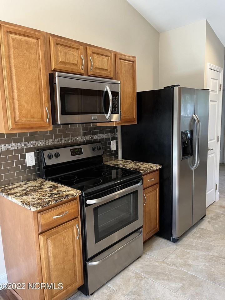 120 Wheeling Dr - Photo 4 of 8